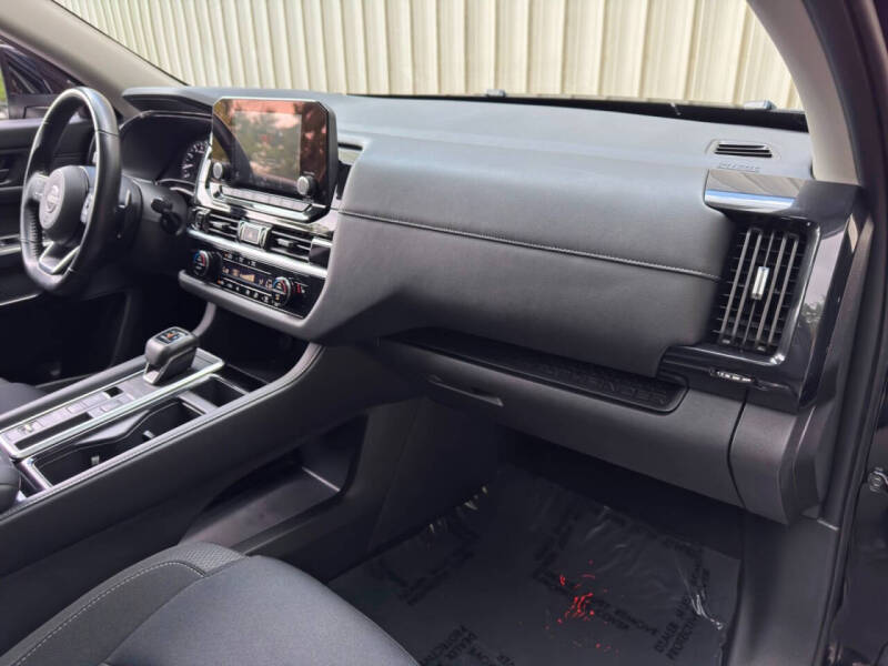 2024 Nissan Pathfinder SV