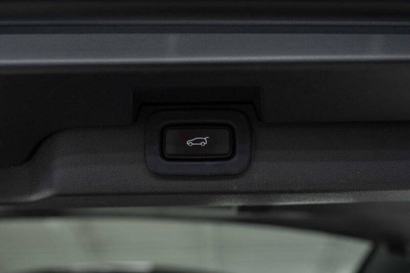 2023 Land Rover Discovery P300 S R-Dynamic