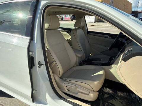 2018 Volkswagen Passat 2.0T SE