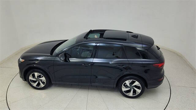 2025 Audi Q6 e-tron quattro Premium Plus