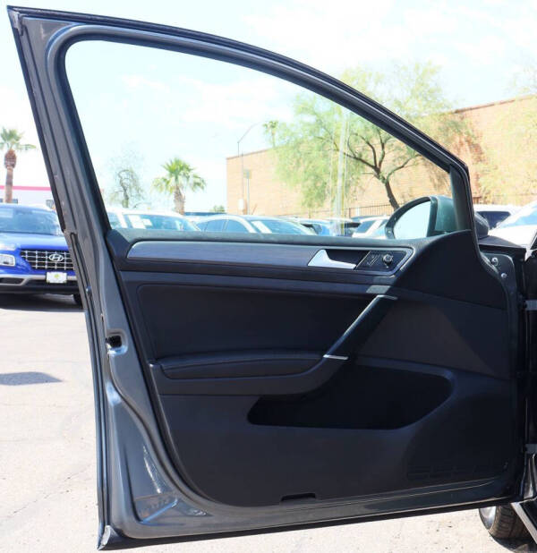 2018 Volkswagen Golf TSI SE