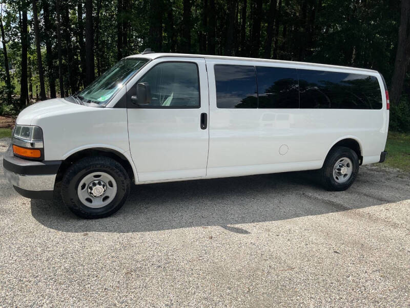 2017 Chevrolet Express Passenger LS's photo