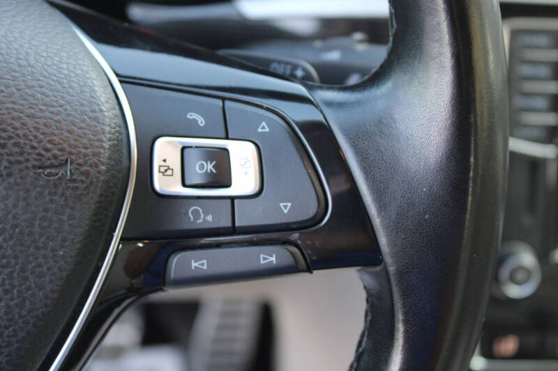 2019 Volkswagen Passat SE R-Line