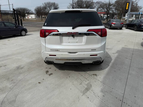 2017 GMC Acadia Denali