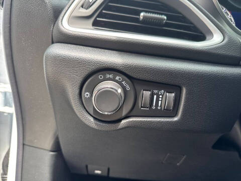 2027 Chrysler Pacifica LX