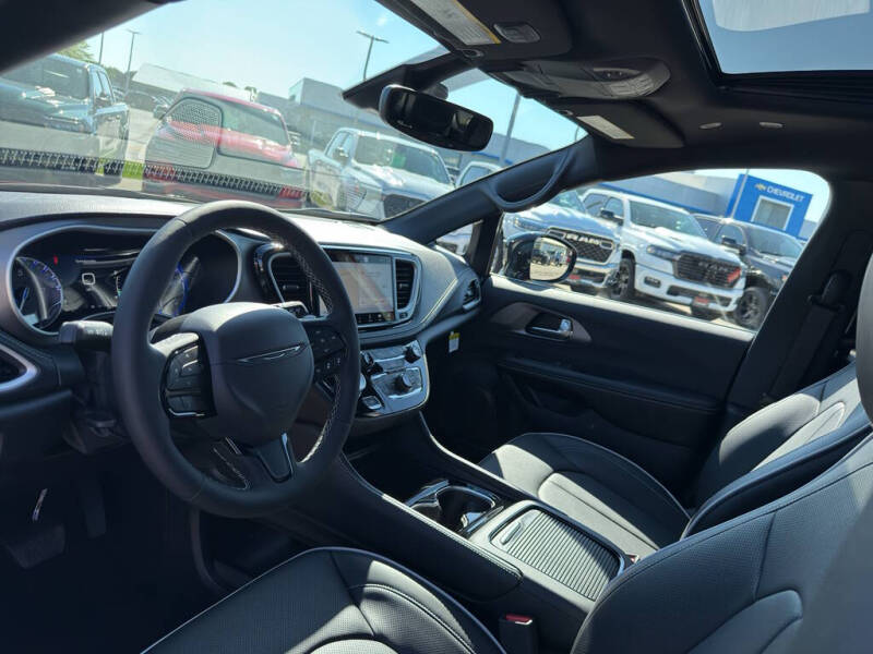 2027 Chrysler Pacifica Limited