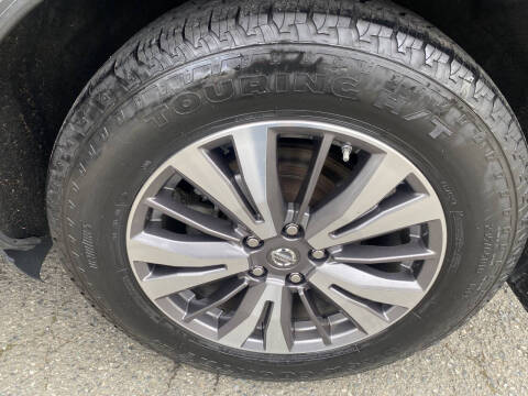 2017 Nissan Pathfinder SL