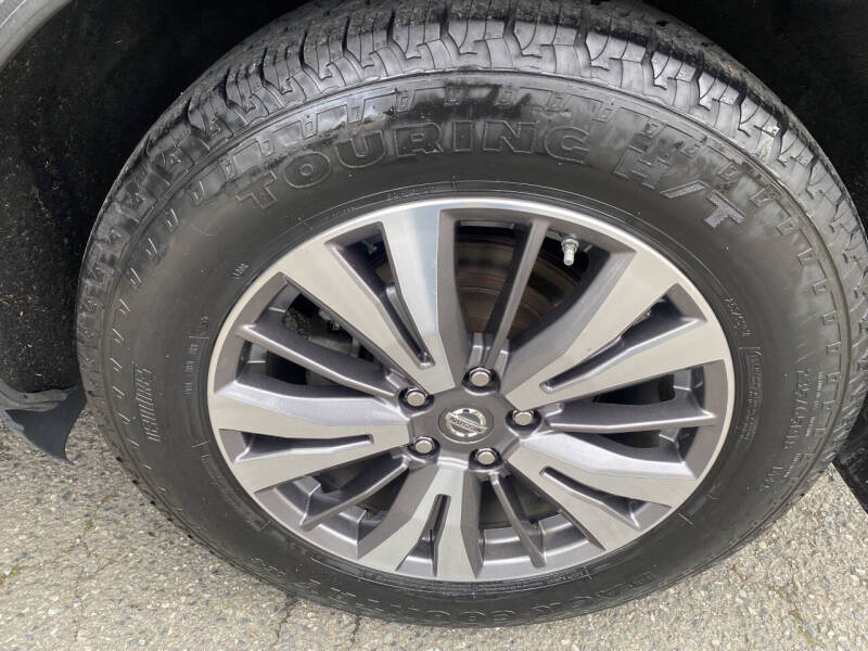 2017 Nissan Pathfinder SL