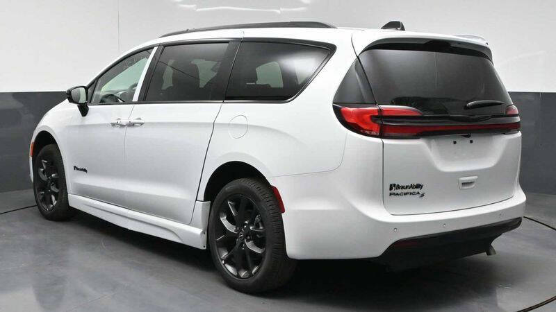 2026 Chrysler Pacifica Select