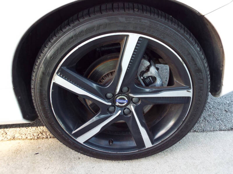 2016 Volvo V60 T6 R-Design Platinum