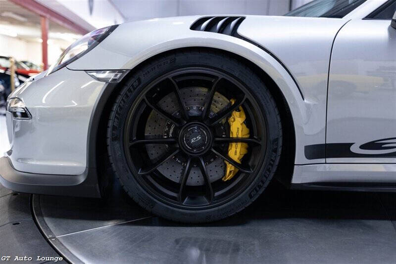 2016 Porsche 911 37