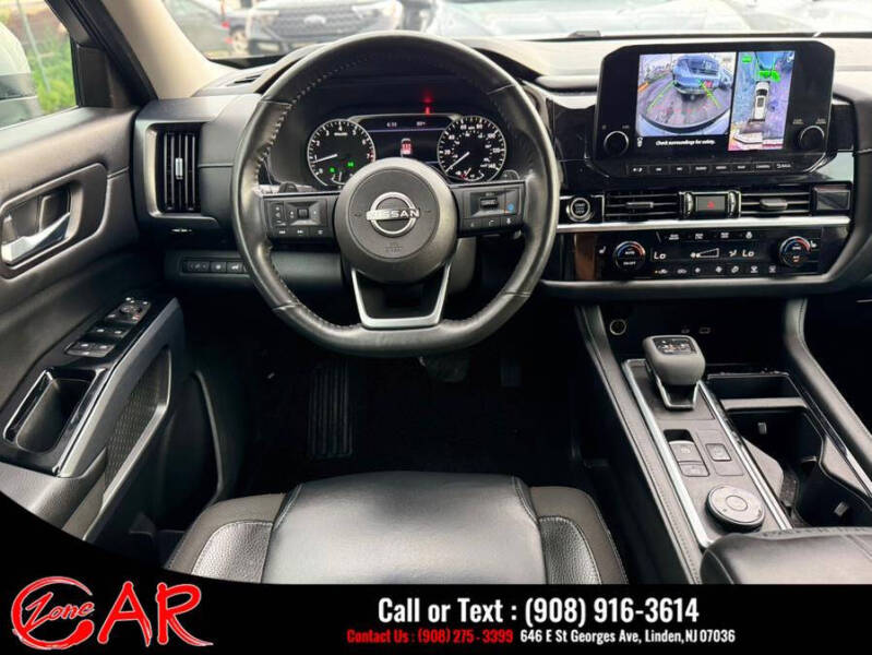 2022 Nissan Pathfinder SL