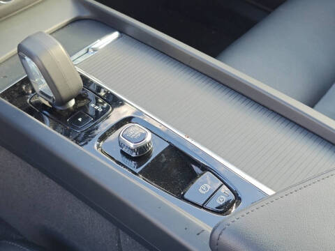 2025 Volvo XC60 B5 Core Dark Theme