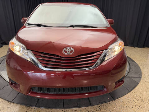 2017 Toyota Sienna LE 8-Passenger