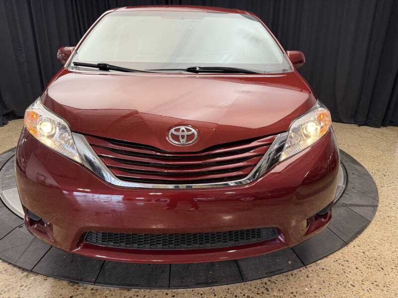 2017 Toyota Sienna LE 8-Passenger