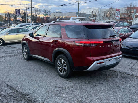 2023 Nissan Pathfinder SL