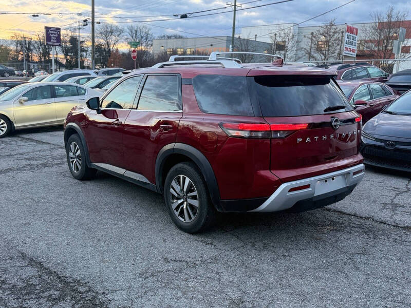 2023 Nissan Pathfinder SL
