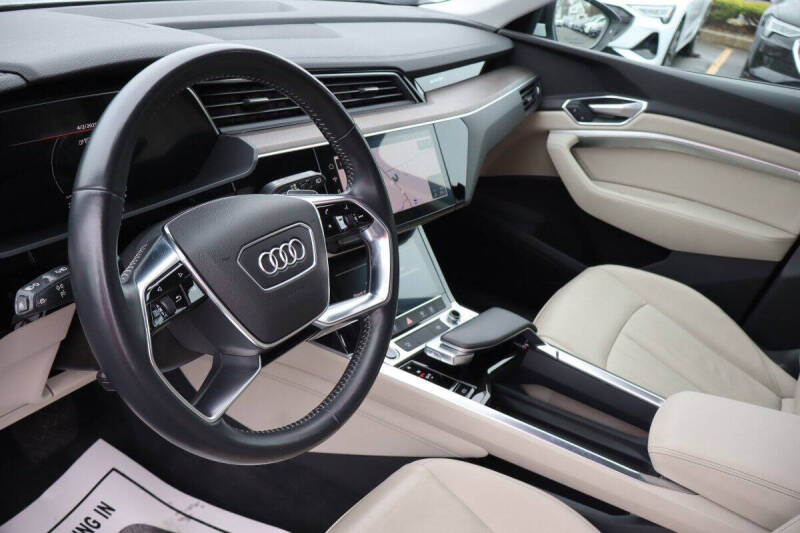 2021 Audi e-tron quattro Premium