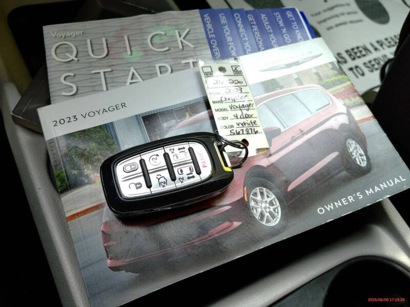 2023 Chrysler Voyager LX