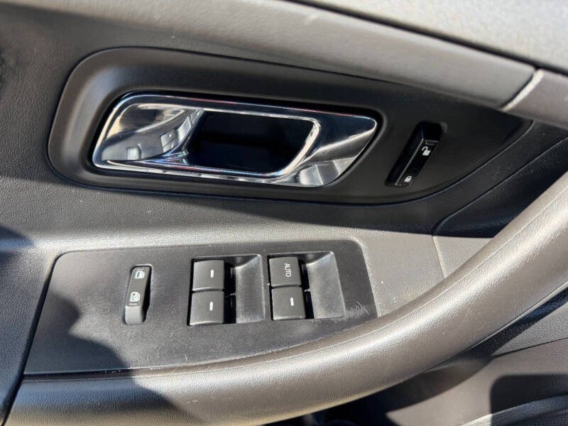 2010 Ford Taurus SEL