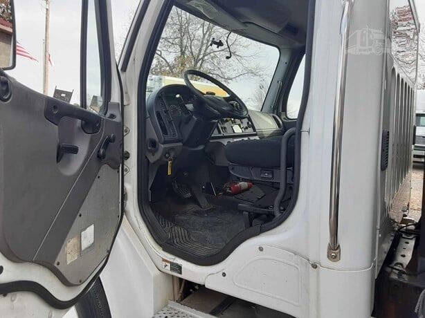 2016 Freightliner M2 106