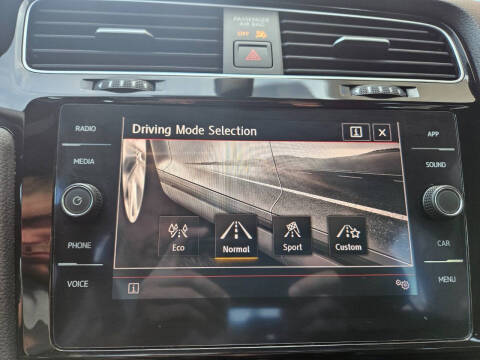 2020 Volkswagen Golf GTI SE