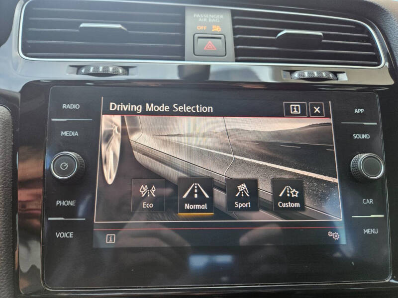 2020 Volkswagen Golf GTI SE