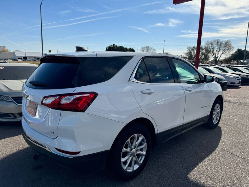 2019 Chevrolet Equinox LT photo 2