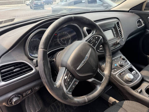 2017 Chrysler 200 LX