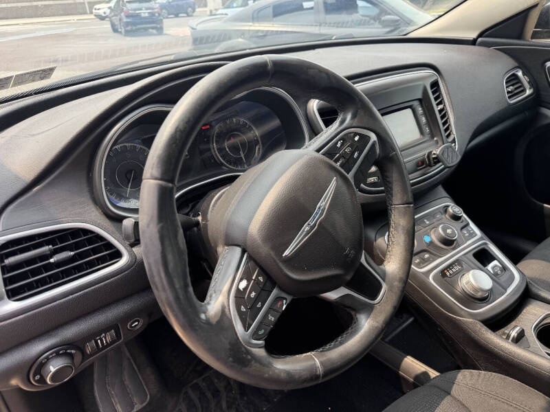 2017 Chrysler 200 LX
