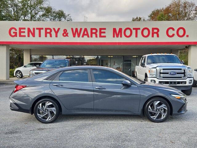 2024 Hyundai Elantra SEL's photo