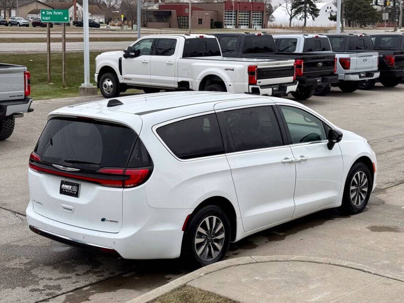 2024 Chrysler Pacifica Plug-In Hybrid Select
