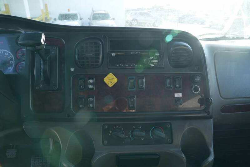 2015 Freightliner M2 106