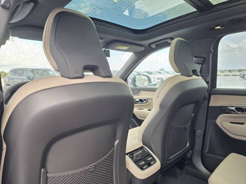 2025 Volvo XC90 B6 Core Bright Theme
