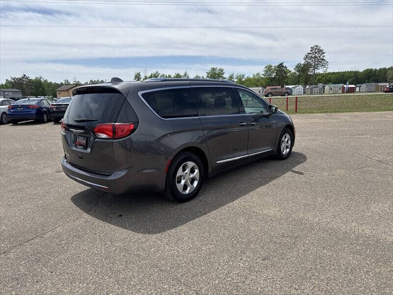 2017 Chrysler Pacifica Touring-L Plus