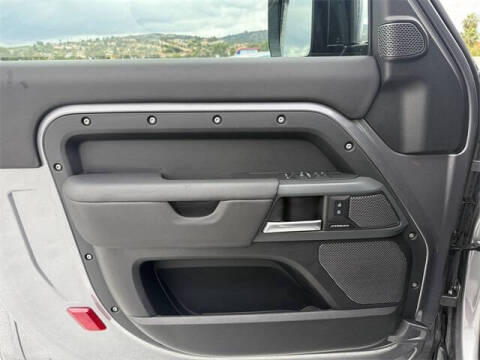 2024 Land Rover Defender 90 P400 X-Dynamic SE