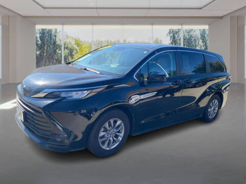 2022 Toyota Sienna LE 8-Passenger