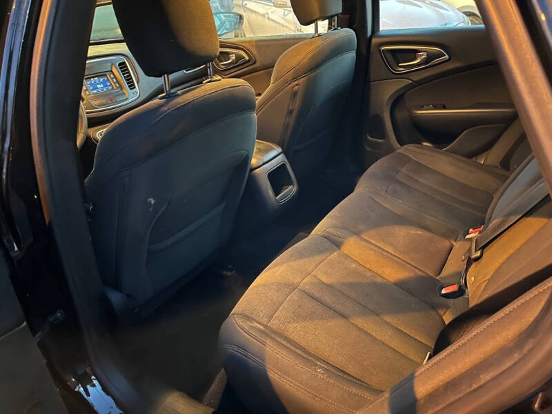 2015 Chrysler 200 LX