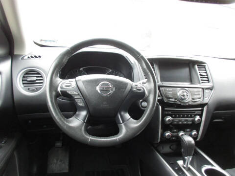 2017 Nissan Pathfinder SV