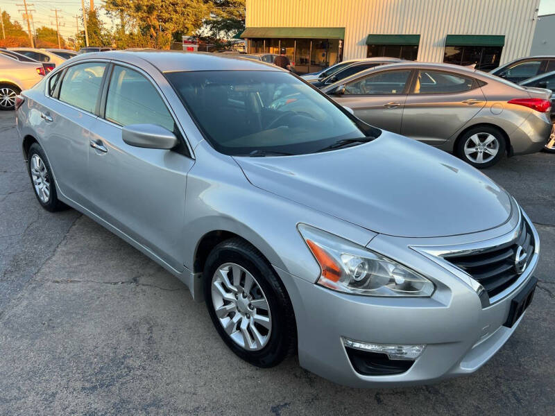 Nissan Altima's photo