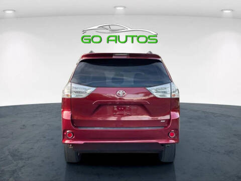 2014 Toyota Sienna SE 8-Passenger