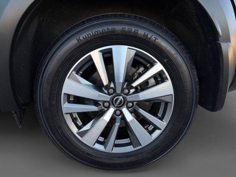 2024 Nissan Pathfinder SL