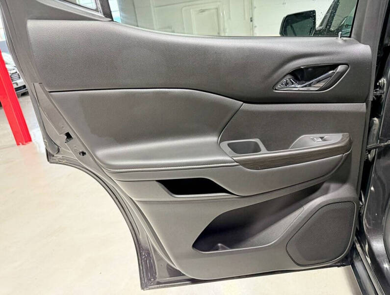 2017 GMC Acadia SLE-2