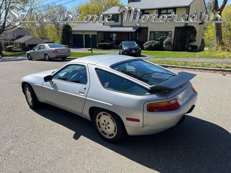 1987 Porsche 928 S4