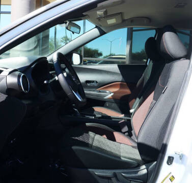 2023 Nissan Kicks SR