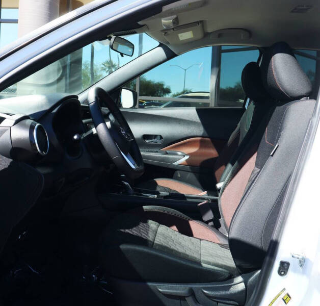 2023 Nissan Kicks SR