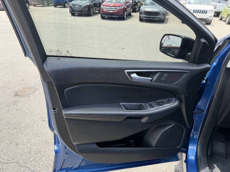 2022 Ford Edge SE