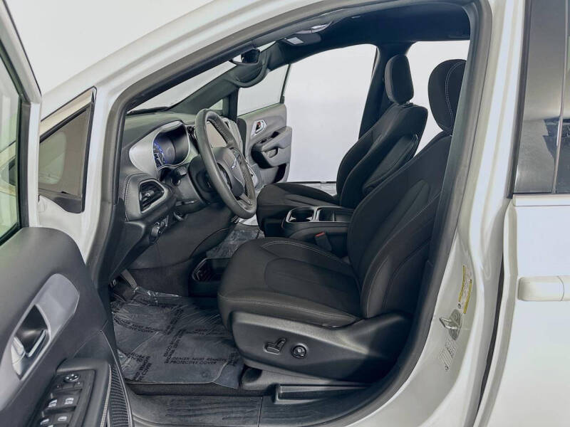 2023 Chrysler Pacifica Touring