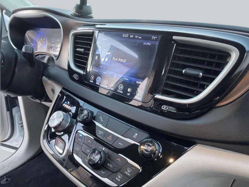 2017 Chrysler Pacifica Touring-L