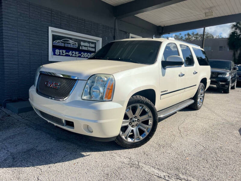 2013 GMC Yukon XL Denali photo 2